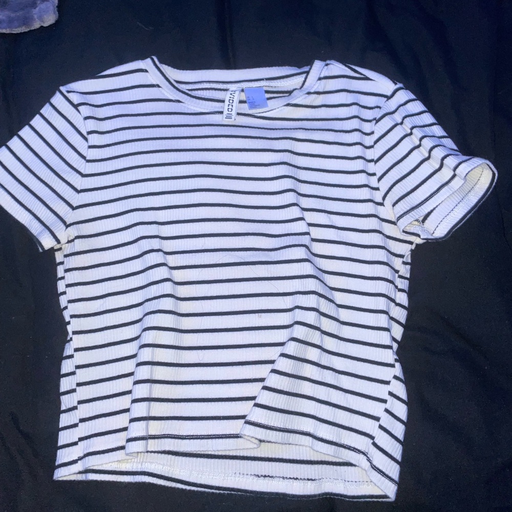 Black and white stripped short sleeve